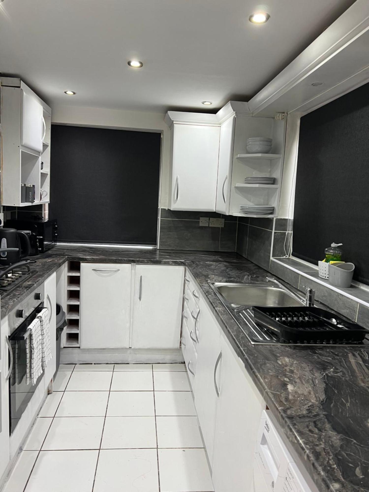 Lausory King Bed Living Your Luxe Home Away Nottingham Exterior foto