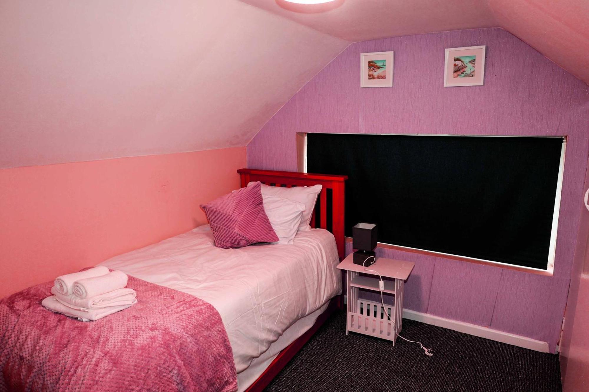 Lausory King Bed Living Your Luxe Home Away Nottingham Exterior foto
